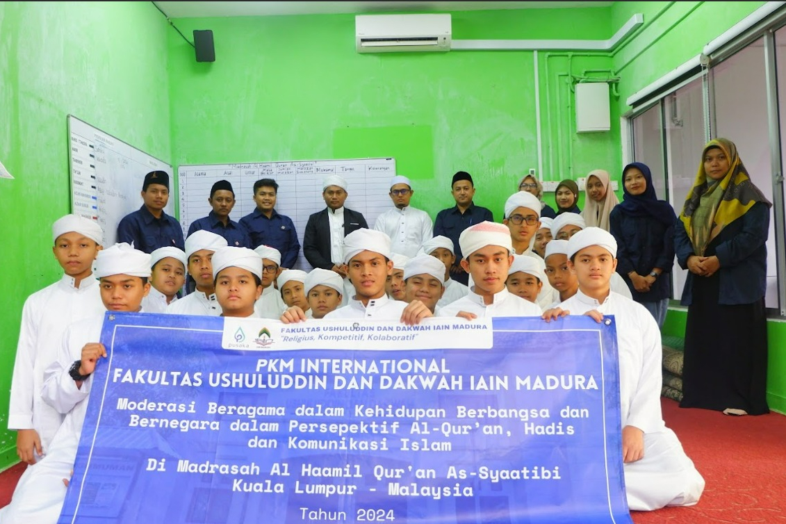 Perkuat Pemahaman Moderasi Beragama Perspektif Al-Qur'an, Hadis, dan Komunikasi Islam, Tim PkM Internasional FAUD IAIN Madura Sebarkan Moderasi Beragama di Malaysia