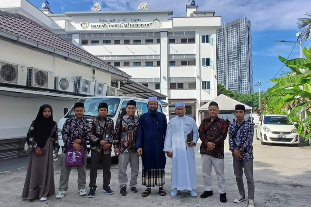 Menyasar Peningkatan Literasi Baca Tulis Al-Qur'an (BTQ), Mahasiswa Prodi IQT Melaksanakan KpM Internasional bagi Anak-anak Migran di Malaysia