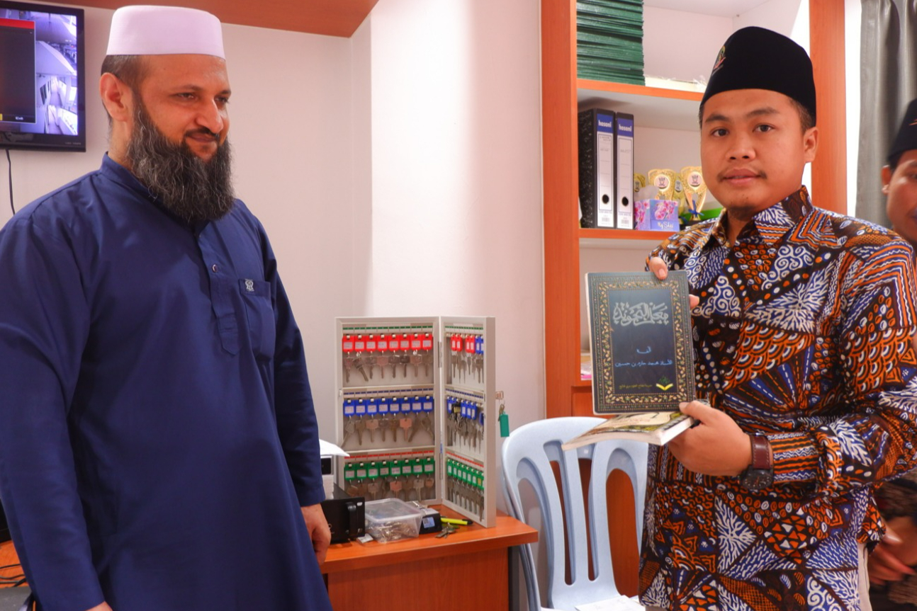 Menyasar Metode Tahfiz Al-Qur'an di Malaysia, Dosen Prodi IQT Melaksanakan Penelitian Internasional di Malaysia Berkolaborasi dengan Mahasiswa