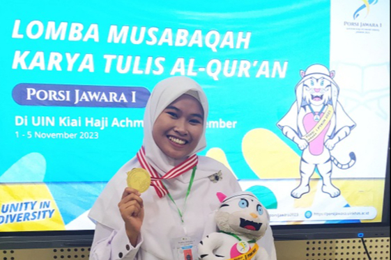 IKUTI PORSI JAWARA I, MAHASISWA PRODI ILMU AL-QUR'AN & TAFSIR RAIH MEDALI EMAS DALAM CABANG LOMBA MKTQ, REKTOR: MODAL MENUJU PESONA TAHUN DEPAN